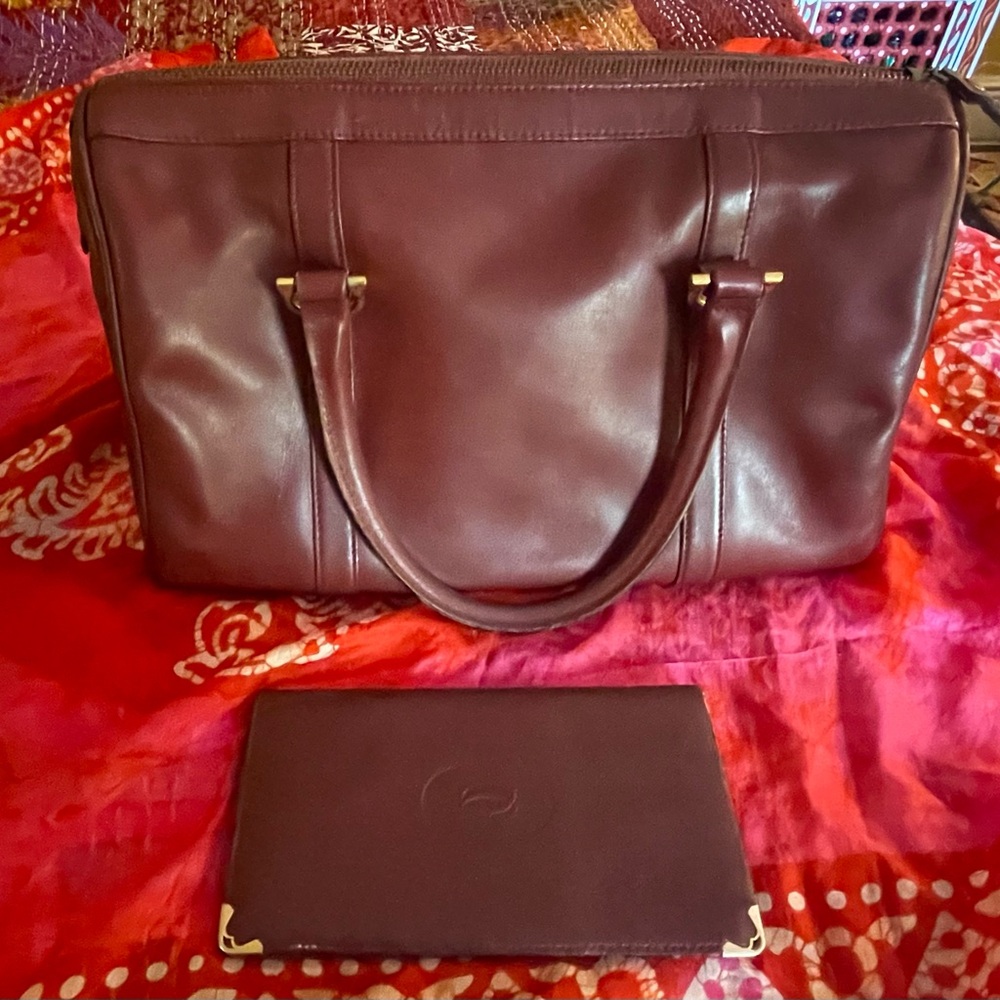 Must de Cartier Bordeaux leather Boston bag and long wallet. EUC apx 14 x 8”!!